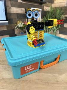 Beginner level uKit that engages students and pioneers AI in the classroom.