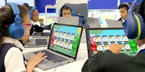 Students using Lumio