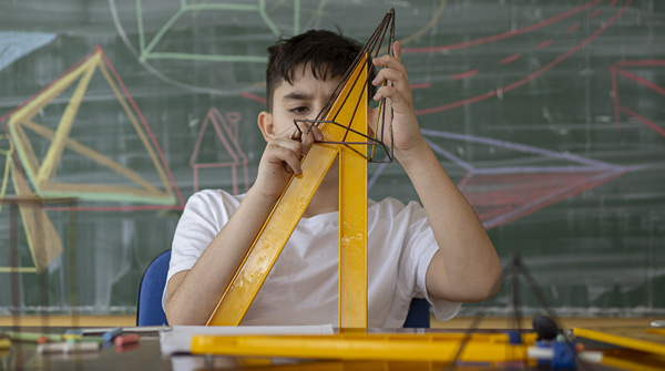 Easily incorporate Project-Based Learning into the classroom and turn problems into possibilities! 